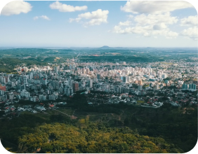 Porto e marina representando Itajaí e Criciúma